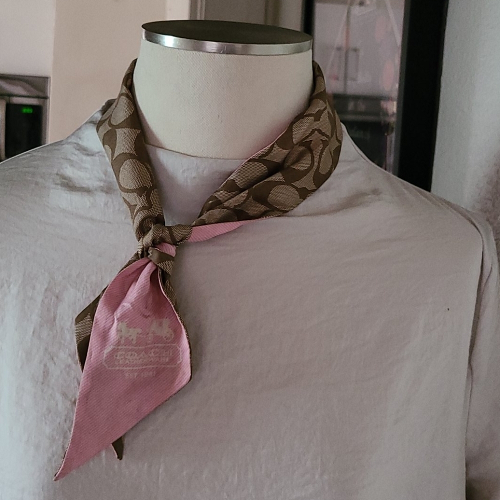 Coach Reverisble Scraf - Picture 3 of 4